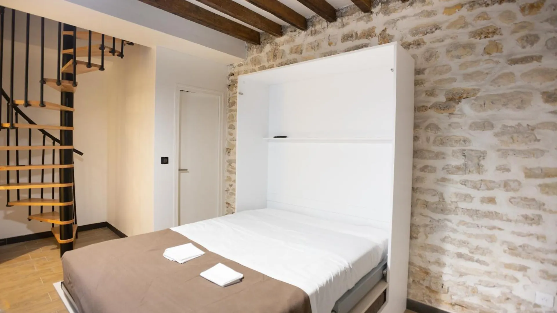 Hotel Leonard De Vinci Ii