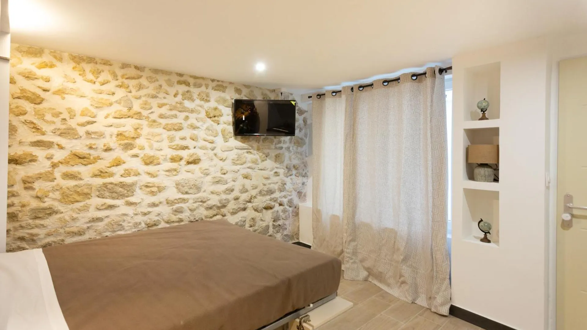 Leonard De Vinci Ii Hotel